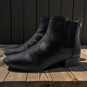 LOUISE ET CIE  BLACK LEATHER CHELSEA BOOTIES SIZE 8M